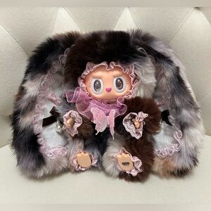 Beautiful sitting labubu bunny - New, high-quality custom